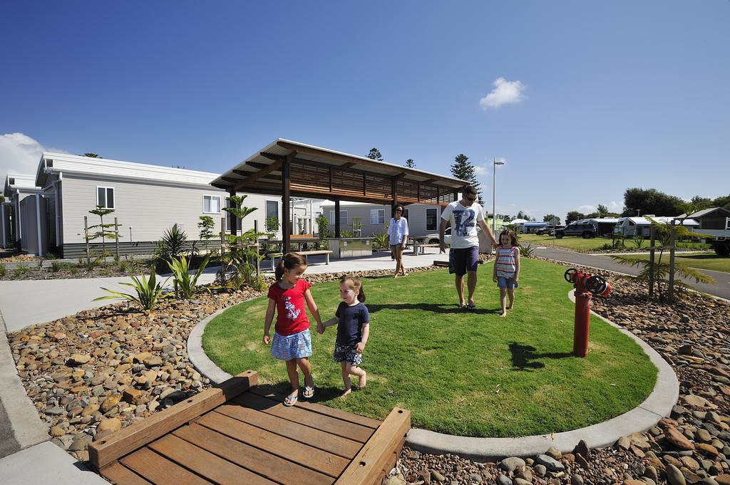 NRMA Stockton Beach Holiday Park Hotell Exteriör bild