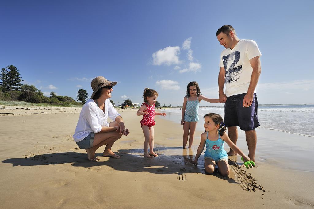 NRMA Stockton Beach Holiday Park Hotell Exteriör bild