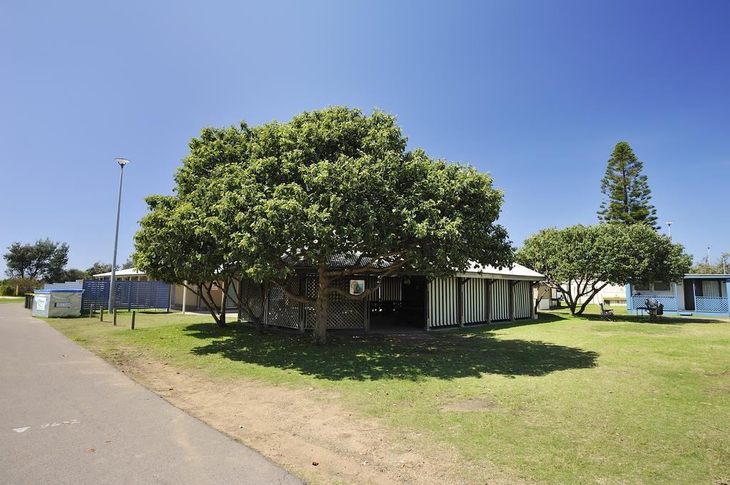 NRMA Stockton Beach Holiday Park Hotell Exteriör bild