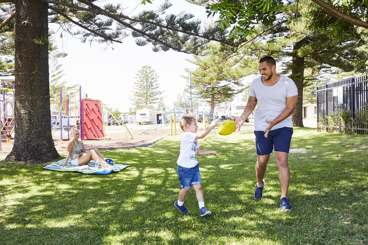 NRMA Stockton Beach Holiday Park Hotell Exteriör bild